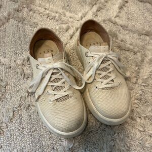 Reef Beige Neptune Sneaker. Size 6.